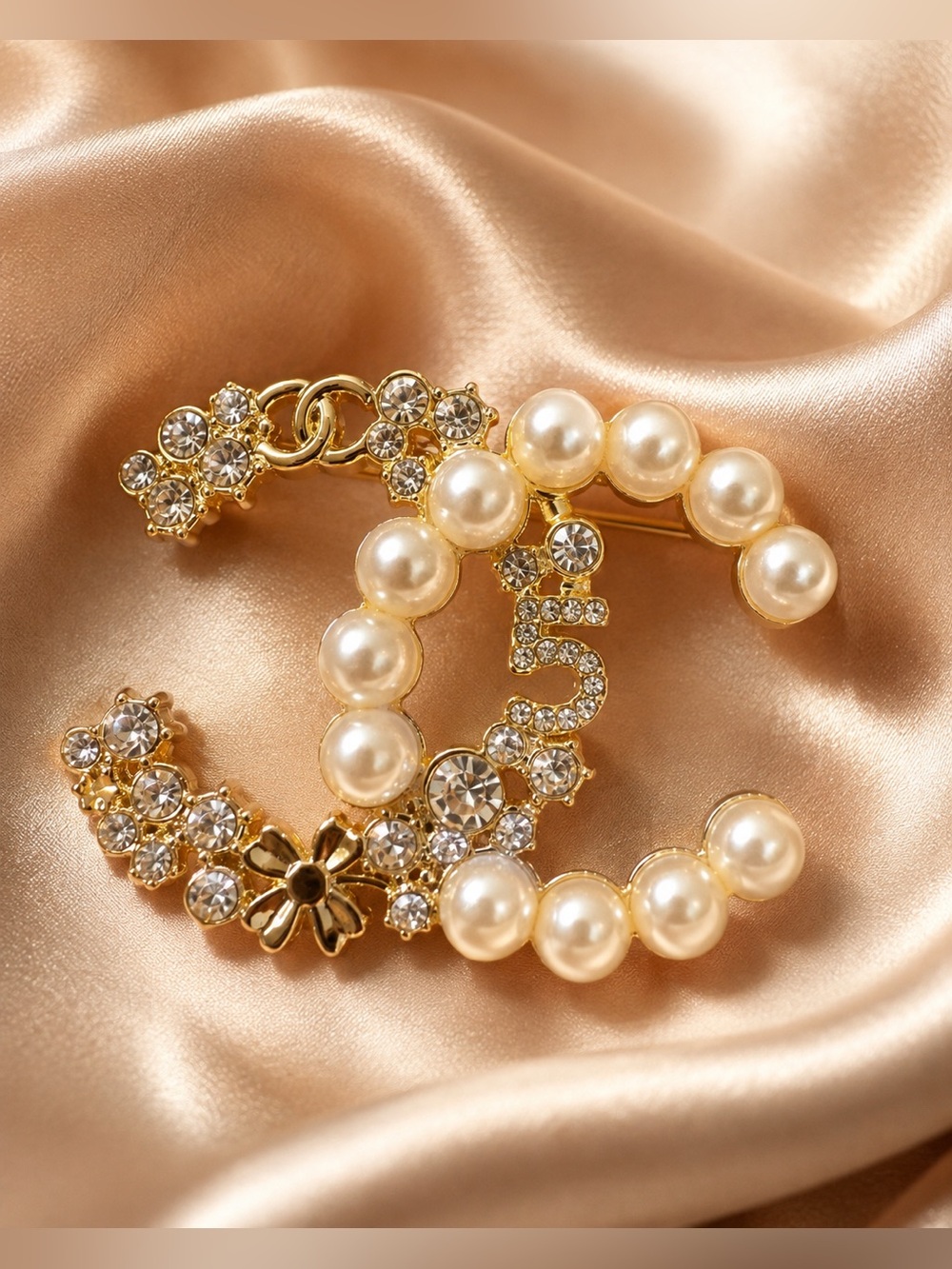 Elegant Faux Pearl & Crystal Gold-Tone Statement Brooch Pin